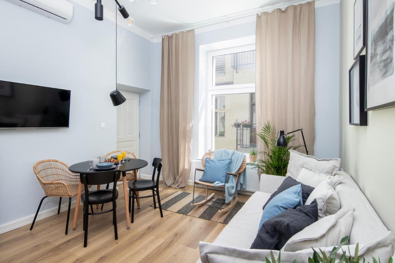 Barbacan Suites - Old Town Apartments - By Upstairs — Photos 3